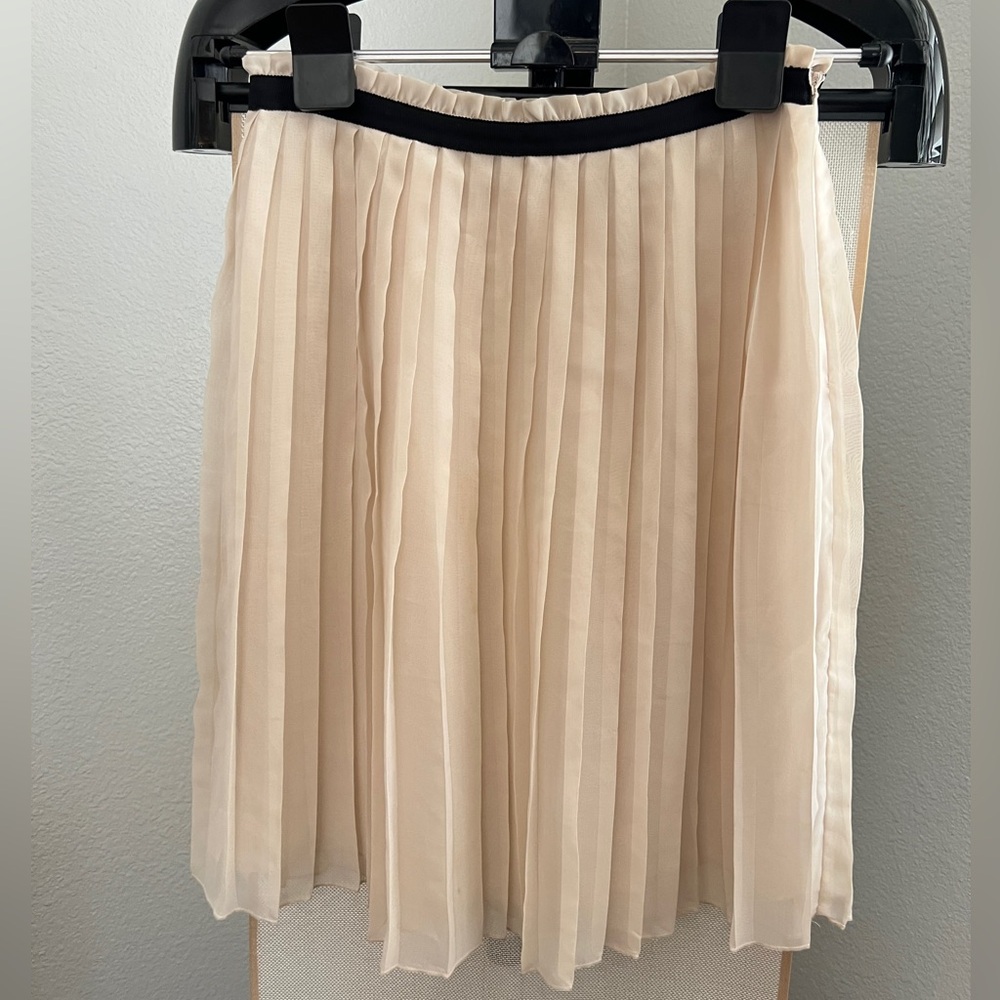 🪷URBAN OUTFITTERS SIZE 0 PLEATED MODERN SKIRT🪷